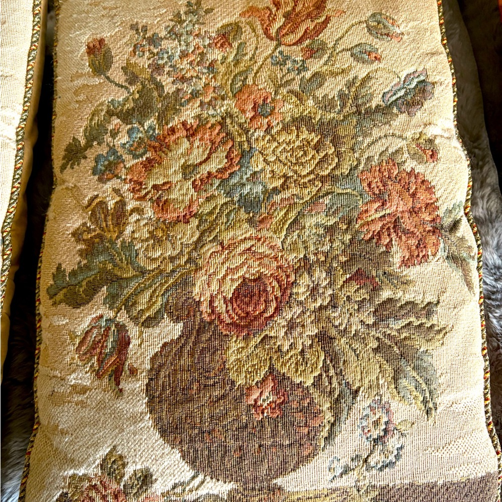 Decorative pillows